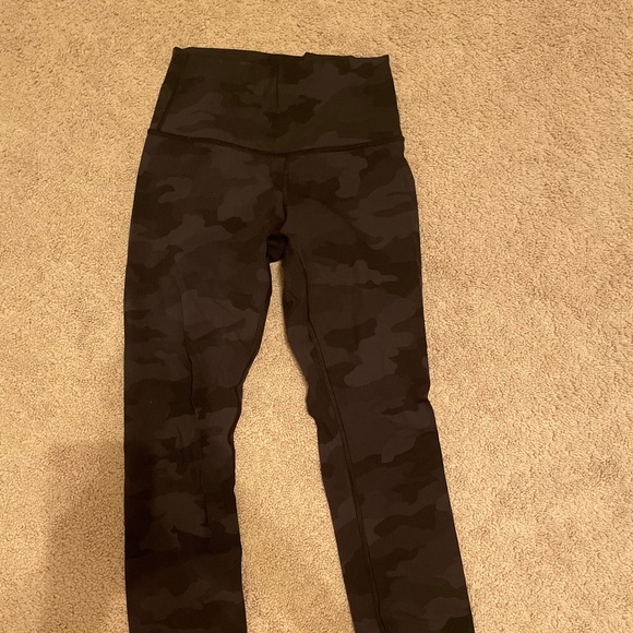 Lululemon camo wunder under leggings 25” size 4 - Picture 1 of 4